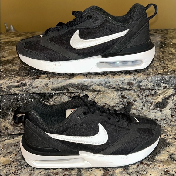 Nike Air Max Dawn Black White Women DC4068-001 - Picture 1 of 6